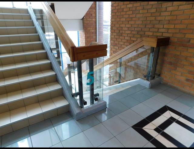 984M² OFFICE TO LET IN FERNDALE